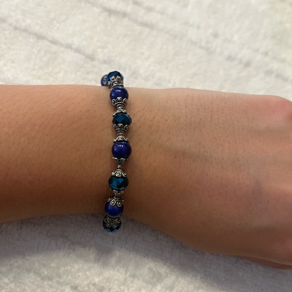 Blue stone bracelet. Toggle clasp. Vibrant - Picture 3 of 6